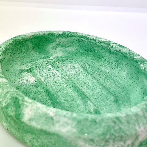 Oval sæbeskål i hvid og grøn marmorering (vandfast)