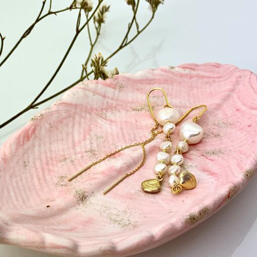 Bladformet skål - lyserød og råhvid marmorering med guldglimmer