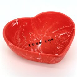 Hjerteskål - rød med hvid marmorering og teksten 