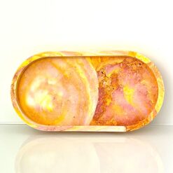 Oval bakke med gul, orange og pink rustik marmorering