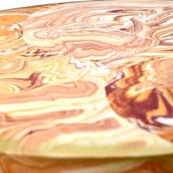 Stor rund platte - hvid med orange og lilla marmorering og guldstøv.