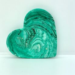 Lav hjerteskål - lysegrøn med grøn marmorering samt guldflager og -glimmer