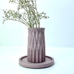 Gavesæt - rund bakke og vase med smalt mønster i støvet lilla med hvid marmorering