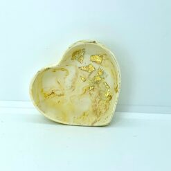 Hjerteskål - hvid med sandfarvet og grå marmorering og guldflager