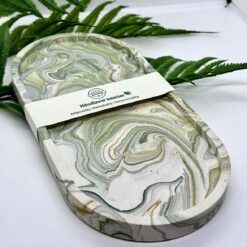 Stor oval bakke - hvid med grønne marmoreringer og guldglimmer
