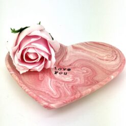 Lav hjerteskål - hvid med lyserød marmorering og "love you"